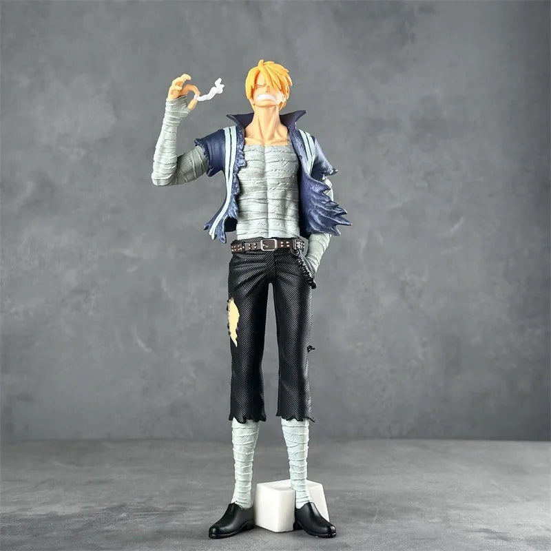 Figurine Vinsmoke Sanji One Piece 30cm - Cigarette a la main levee, veste ouverte sur un torse bande, pantalon dechire, fond gris