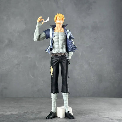 Figurine Vinsmoke Sanji One Piece 30cm - Cigarette a la main levee, veste ouverte sur un torse bande, pantalon dechire, fond gris