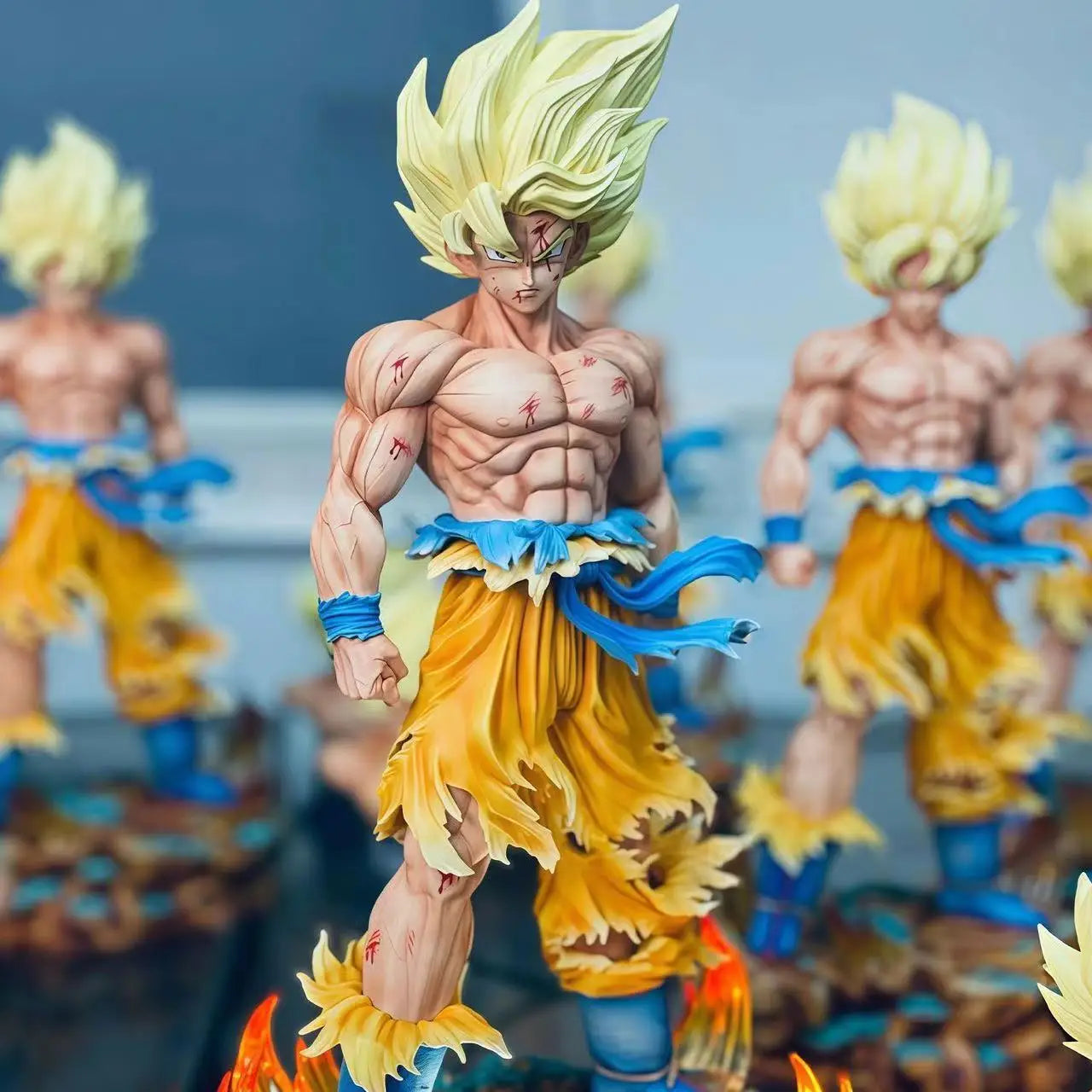Statue Son Goku Super Saiyan - Socle LED - Dragon Ball Z - 30cm