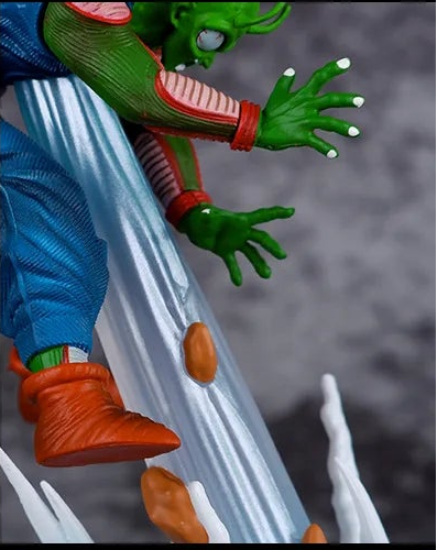 Détail du bas du diorama : main de Piccolo Daimaô et traînée du Kamehameha