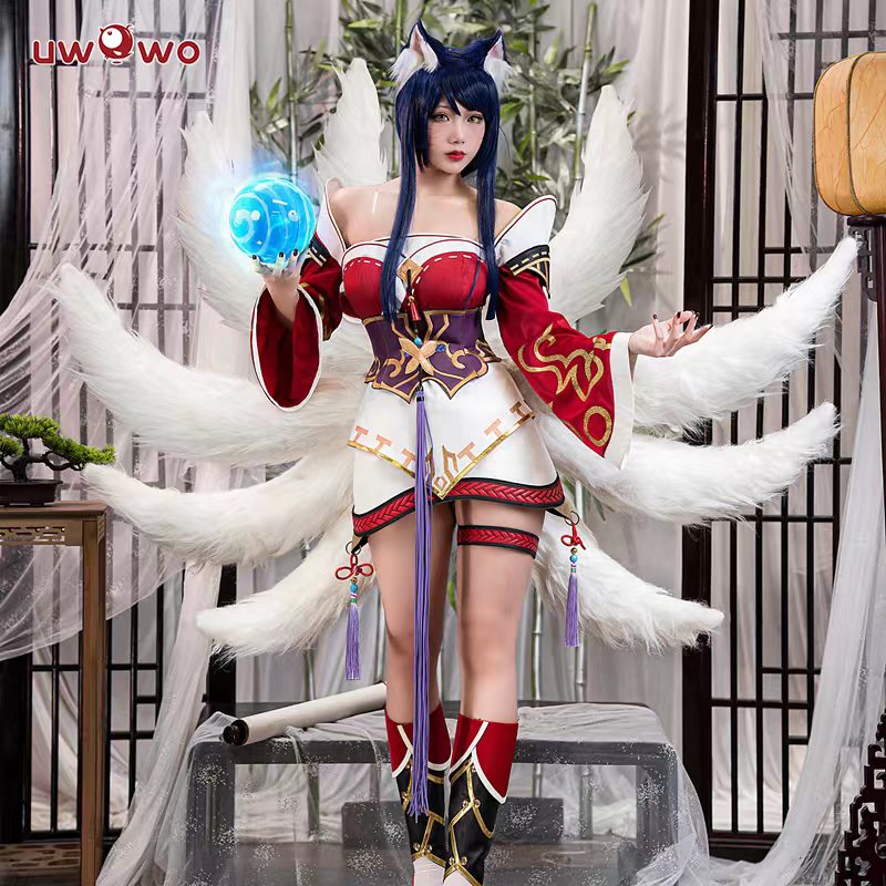 Cosplay Ahri LoL - Détail haut de costume et décolleté